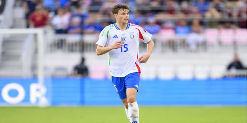 Trung vệ trẻ nhất Trung vệ trẻ nhất Giorgio Scalvini